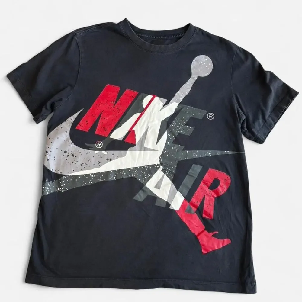 JORDAN Unisex L Short Sleeve Graphic Tee Black Red